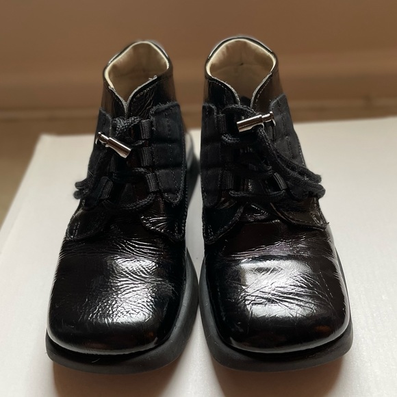 TODDLER ITALIAN 🇮🇹 BLACK PATENT LEATHER BOOTIES U.S.Size 11 Toddler  EUC - Picture 2 of 9